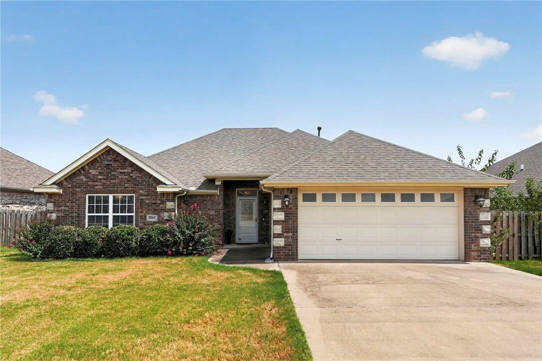 Property Photo:  6105 S 39th Street  AR 72758 