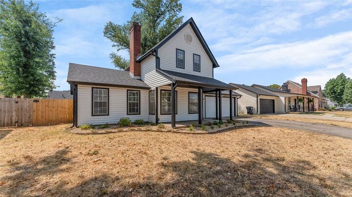 Property Photo:  2408 W Mulberry Street  AR 72758 