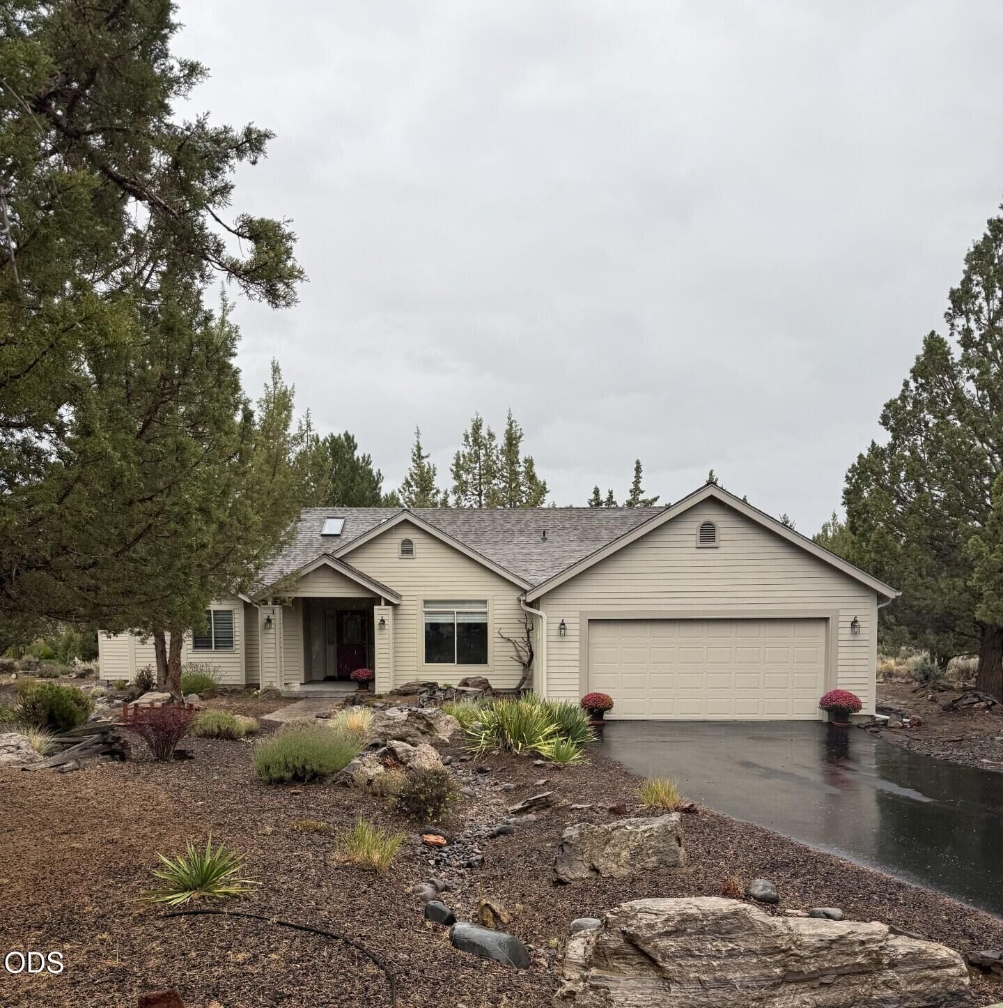 Property Photo: 1230 Mourning Dove Court OR 97756