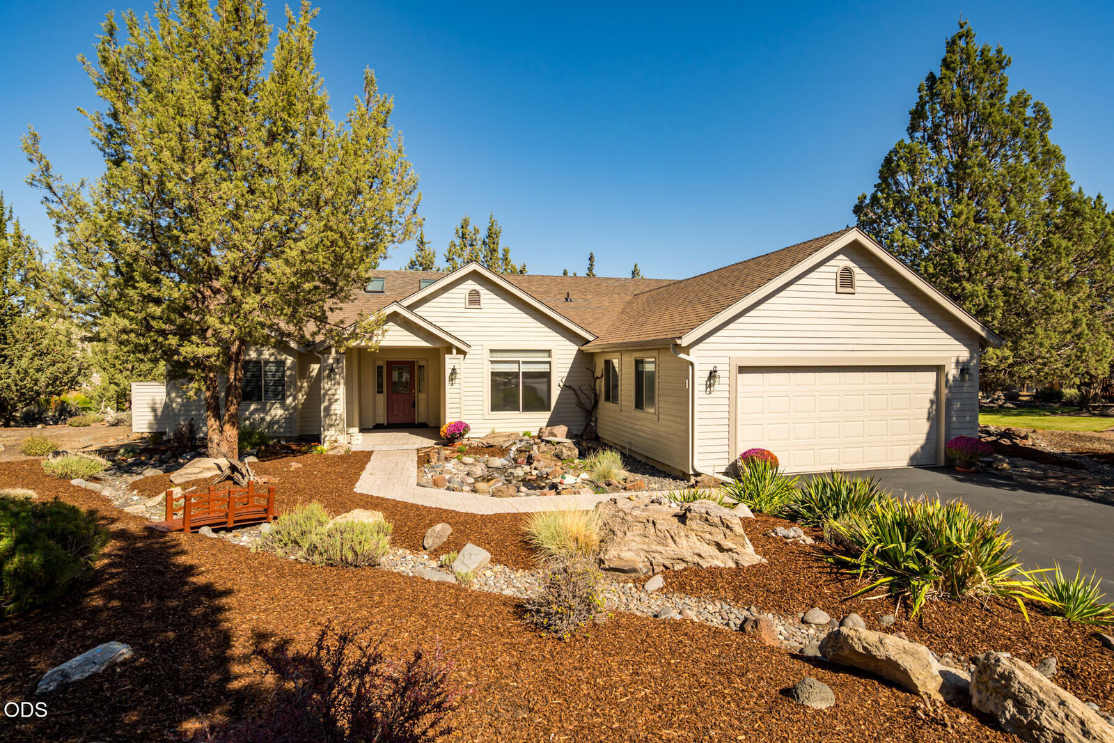 Property Photo: 1230 Mourning Dove Court OR 97756