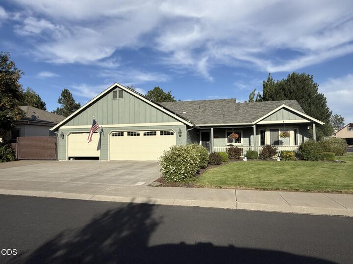 Property Photo: 3820 SW Gene Sarazan Drive OR 97756