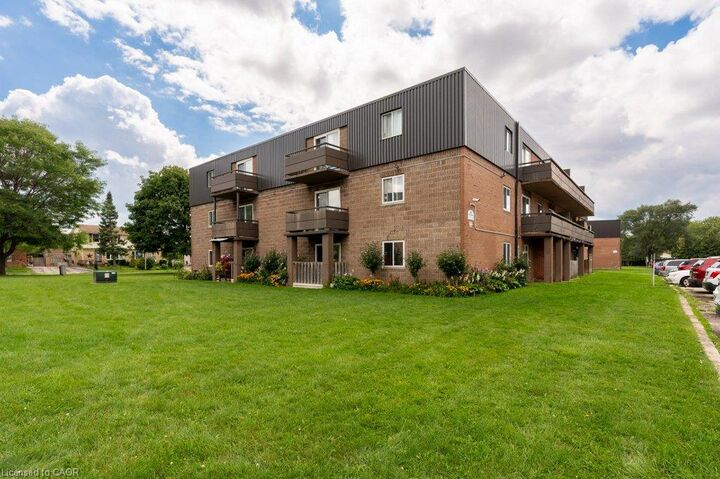 Property Photo:  380 Admiral Drive 208  ON N5V 3C2 