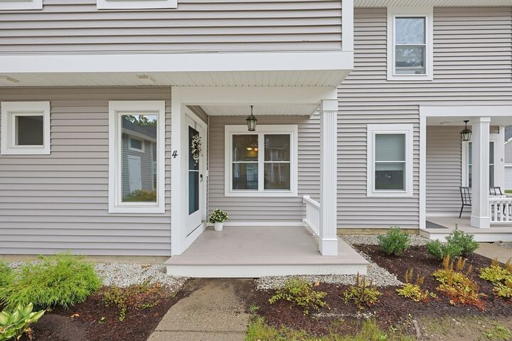Property Photo:  4 Oak Ct 4  MA 02370 