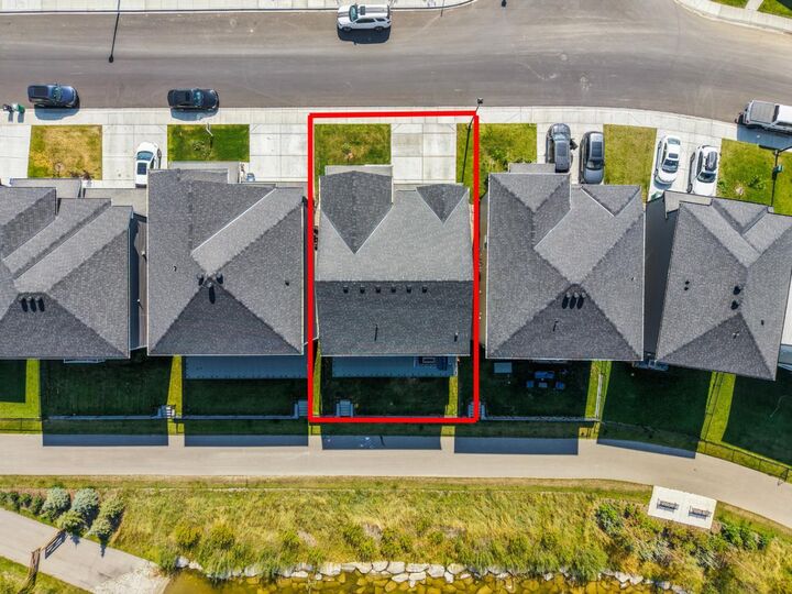 Property Photo:  232 Windrow Link SW  AB T4B 5L5 
