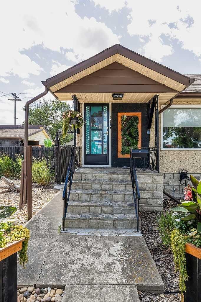 Property Photo:  708 Broadway Avenue E  AB T0J 2P0 