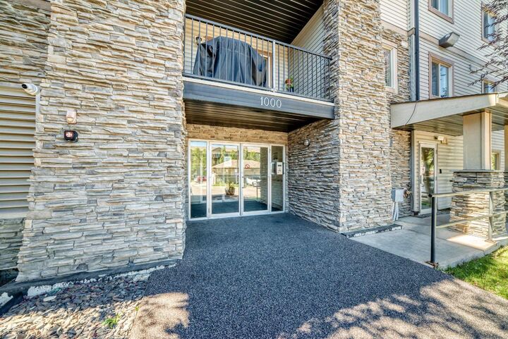 Property Photo: 8 Bridlecrest Drive SW 1321 AB T2Y 0H6