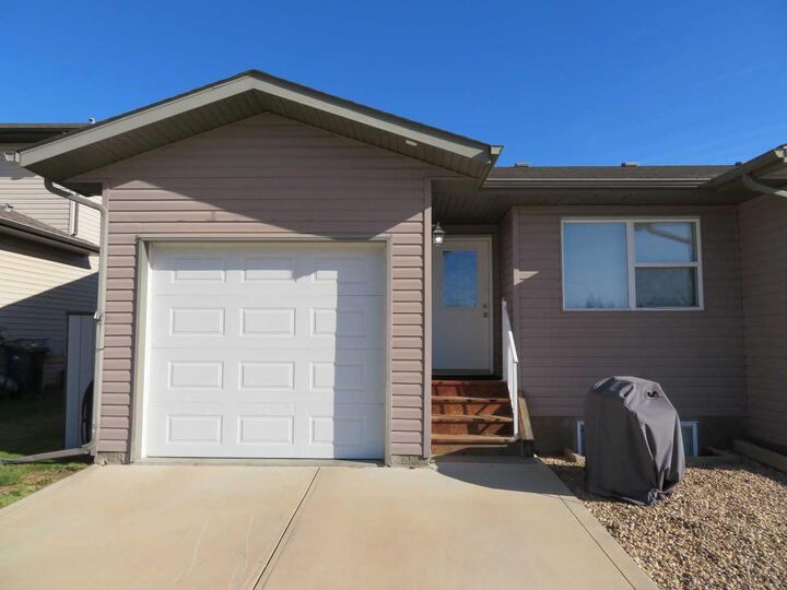 Property Photo:  5311 57 Avenue 3  AB T4J 0B1 