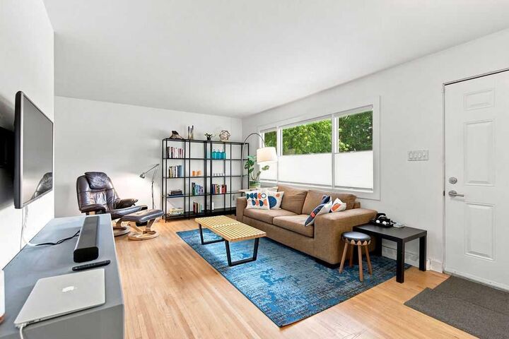 Property Photo:  7204 5 Street SW  AB T2V 1B1 