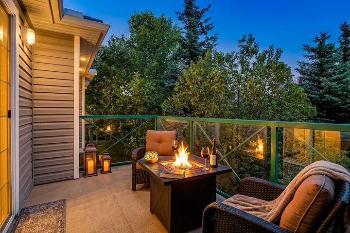 Property Photo:  39 Hidden Creek Place NW 204  AB T3A 6B9 