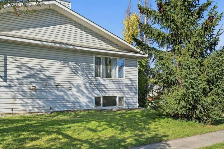 Property Photo:  3702 51 Avenue  AB T4N 4C6 