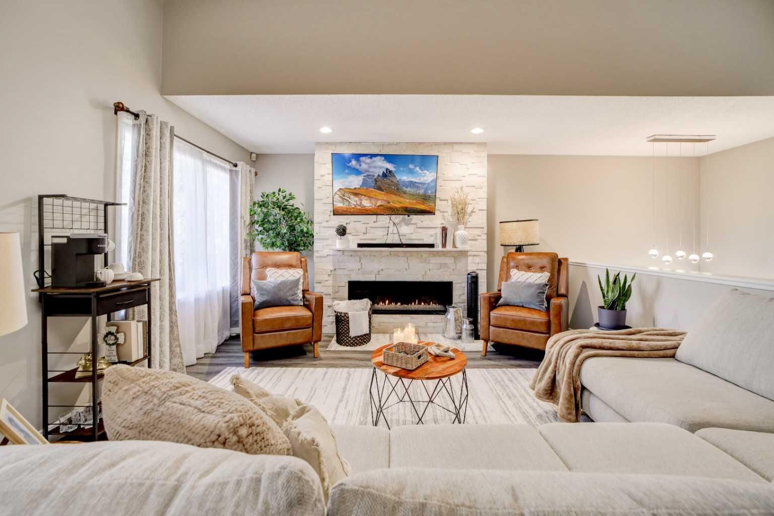 Property Photo:  7 Canyon Court W  AB T1K 6V1 
