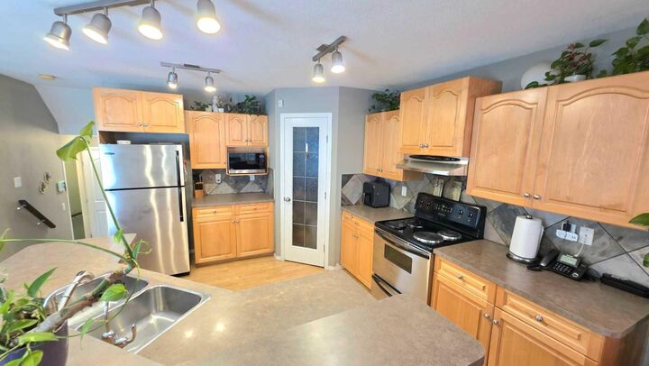 Property Photo:  9209 129 Avenue  AB T8X 1R5 