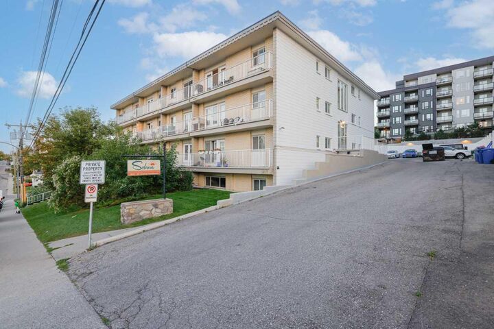 1813 25 Avenue SW 18 — photo 1