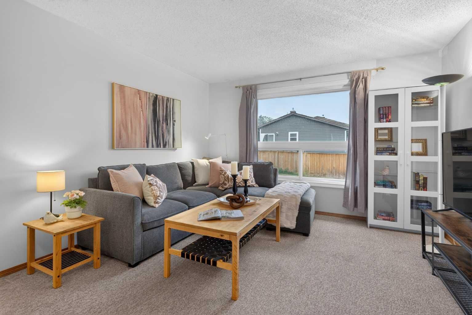 Property Photo:  179 Pinecliff Close NE  AB T1Y 4N4 