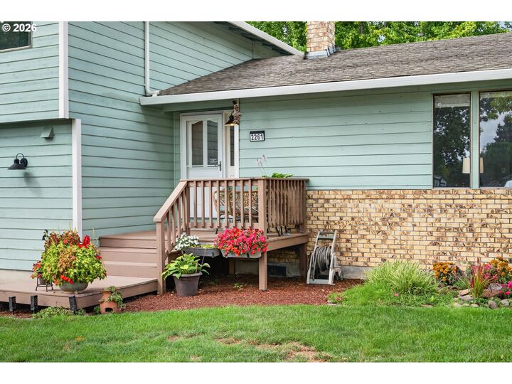 Property Photo:  2261 SW 195th Ave  OR 97003 