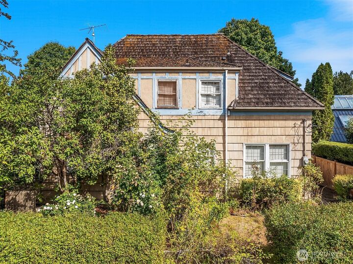 Property Photo:  5003 NE 41st Street  WA 98105 