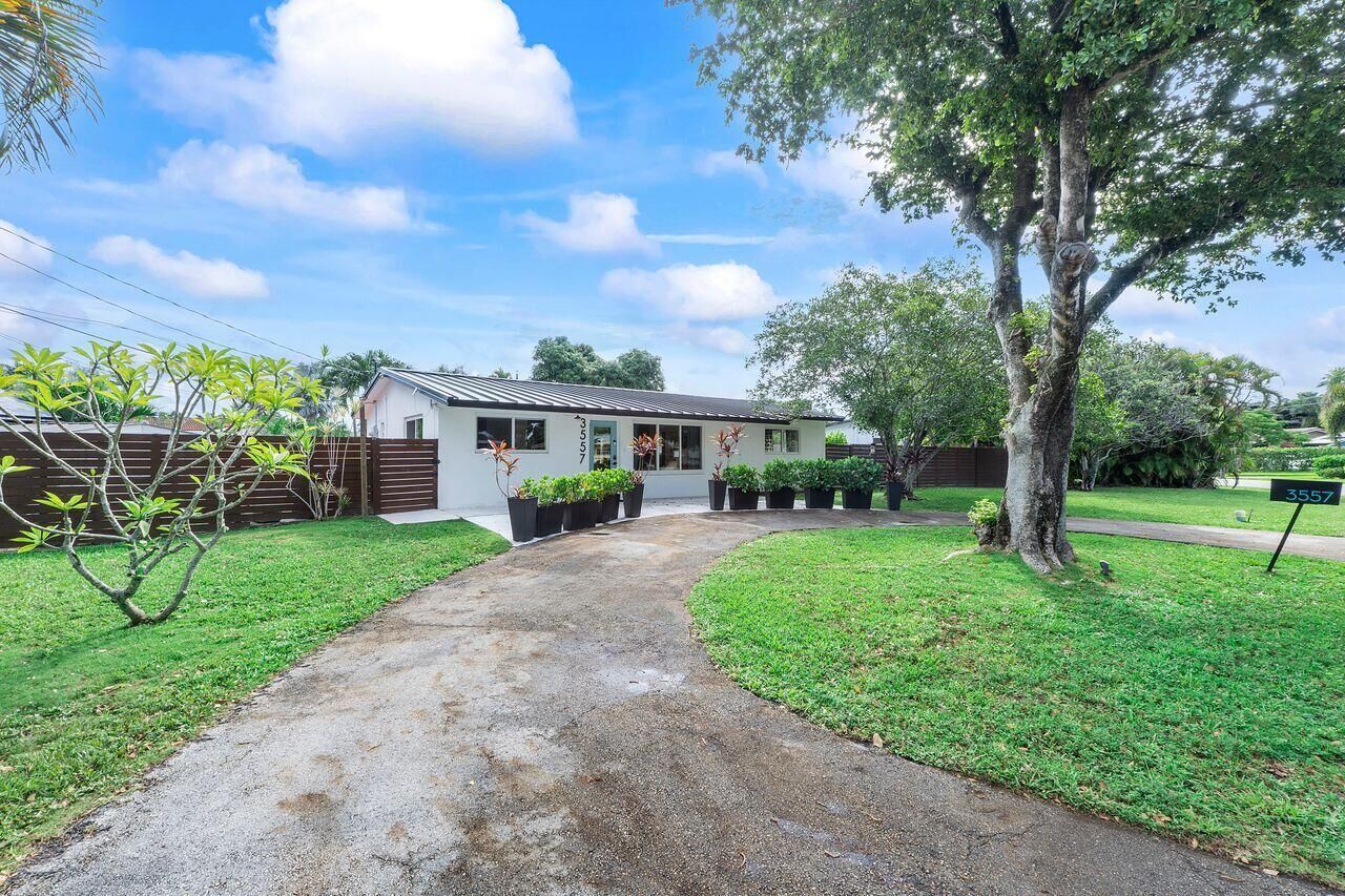 Property Photo: 3557 Lloyd Drive FL 33309
