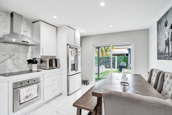 Property Photo:  372 W Riverbend Drive 372  FL 33326 
