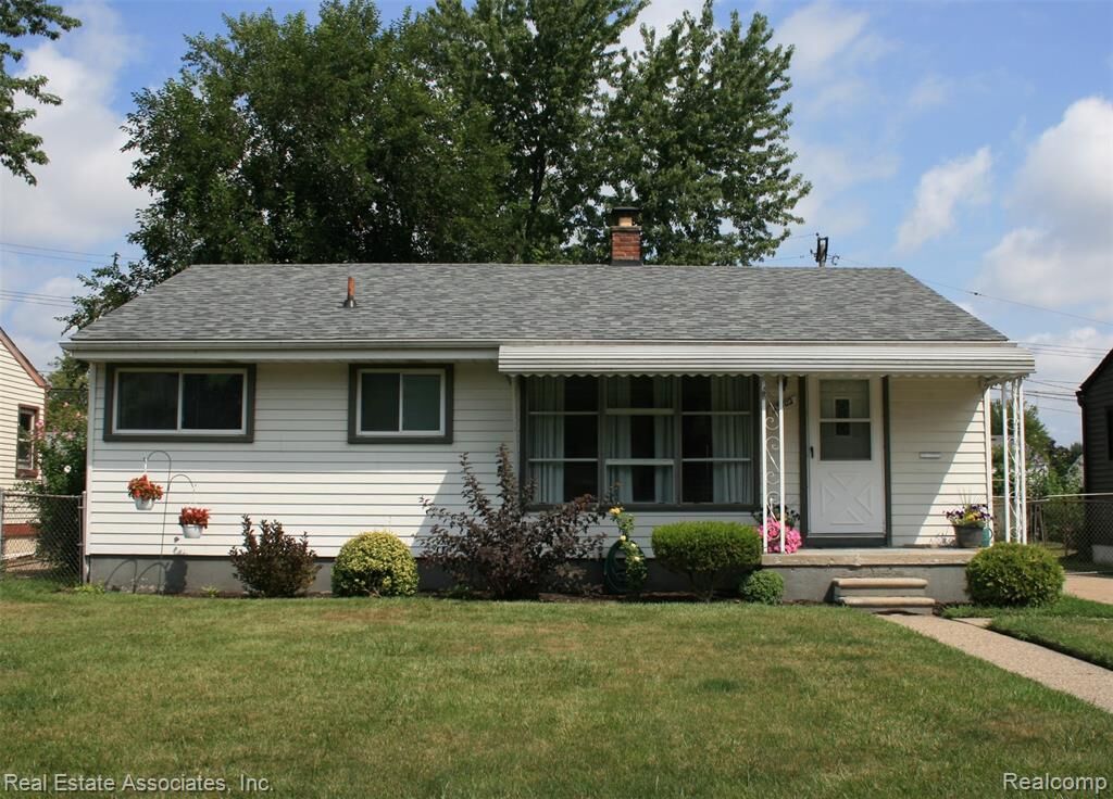 Property Photo:  33702 Leona Street  MI 48135 
