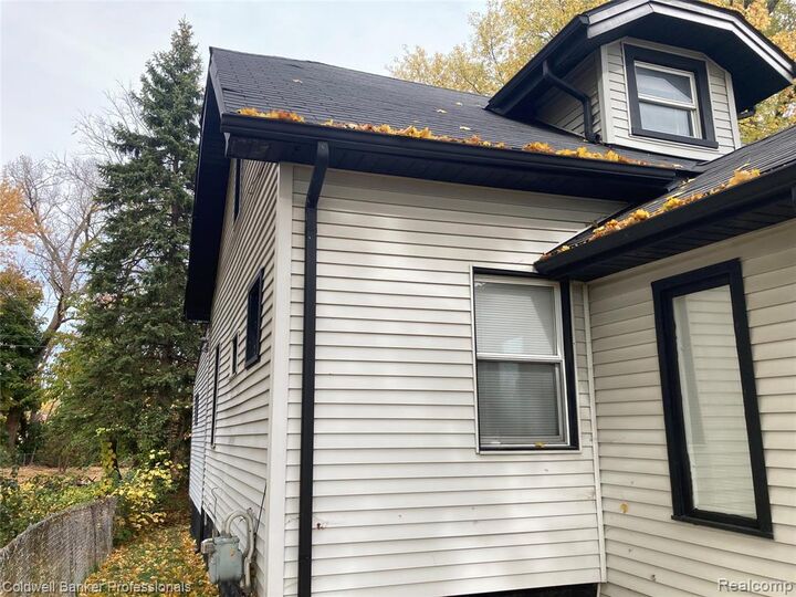 Property Photo:  667 Northway Drive  MI 48342 