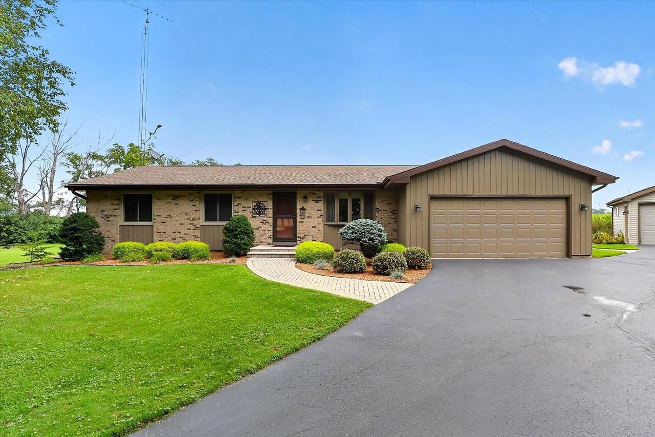 Property Photo: 2140 N Polzin Road WI 53548