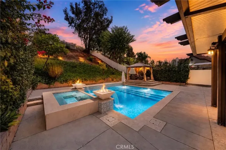 Property Photo:  43490 Calle Nacido  CA 92592 