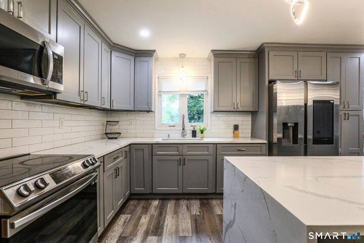 Property Photo:  501 Paddock Avenue  CT 06450 