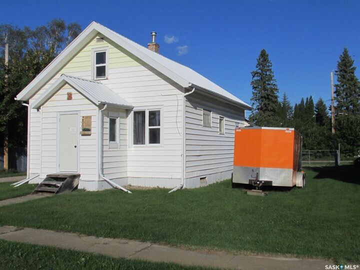 Property Photo:  200 Guloien Avenue  SK S0J 3B0 