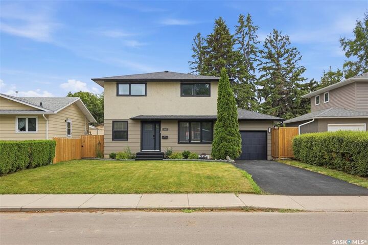 Property Photo:  207 113th Street W  SK S7N 1W1 