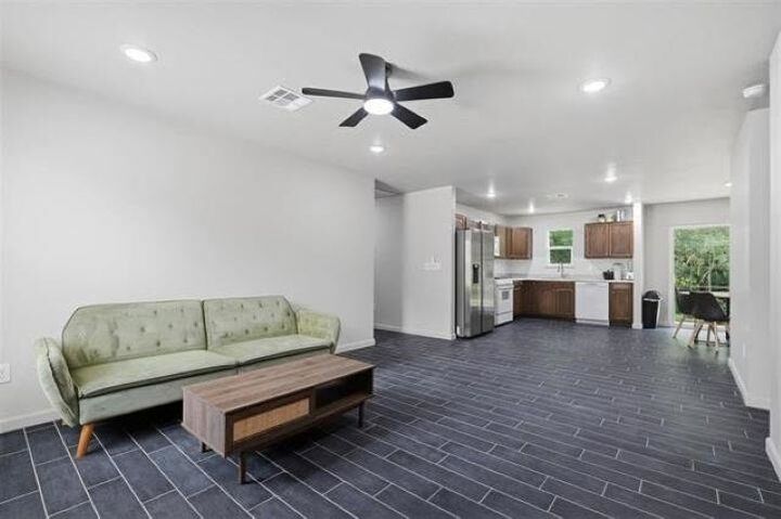 Property Photo: 2302 E Sycamore Drive OK 74075