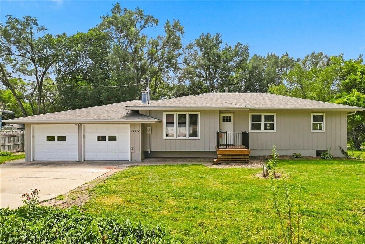 Property Photo:  21777 Green Valley  Avenue  IA 51503 