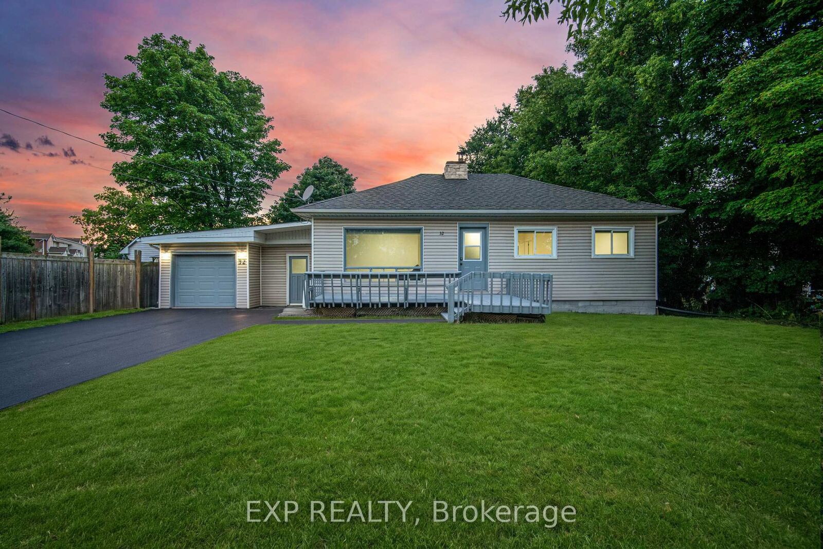 Property Photo: 32 Maple Avenue E ON L7G 5M2