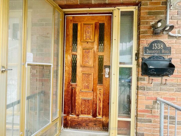 Property Photo:  1538 Davenport Road Lower  ON M6H 2J1 