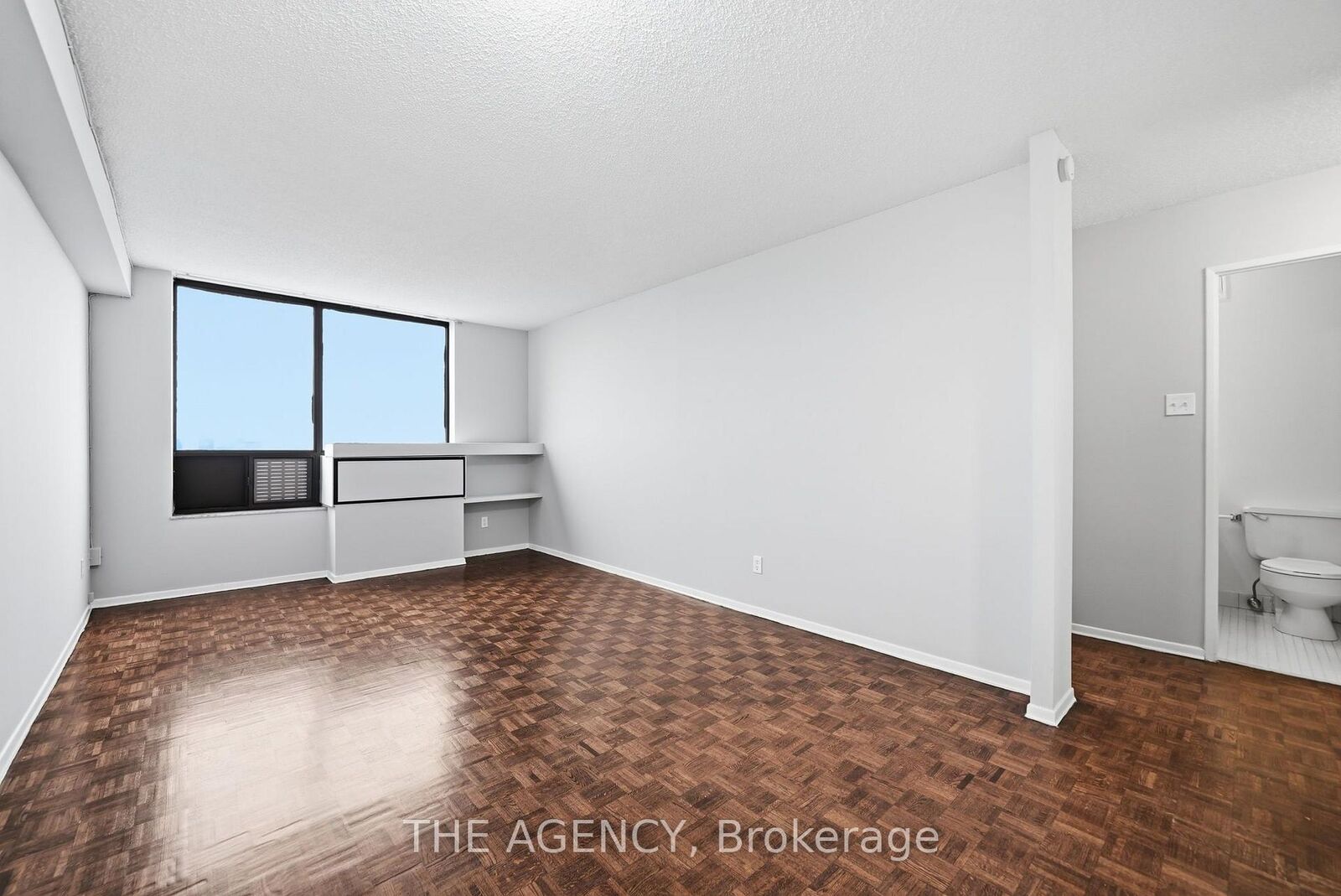 Property Photo:  2350 Dundas Street W 1910A  ON M6P 4B1 