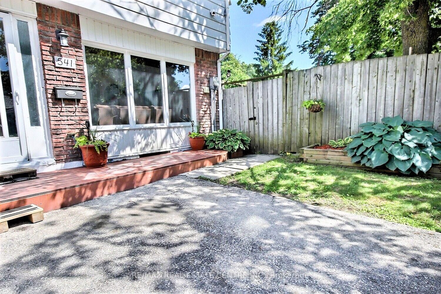 Property Photo:  541 Parkview Crescent  ON N3H 4Z9 