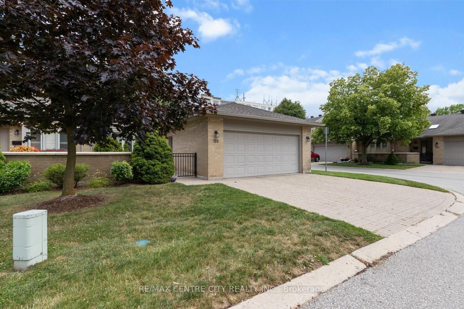 Property Photo: 1500 Richmond Street 104 ON N6G 4V1