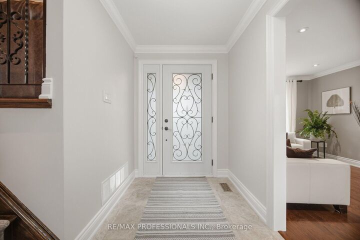 Property Photo:  1062 Mississauga Valley Boulevard  ON L5A 3J4 