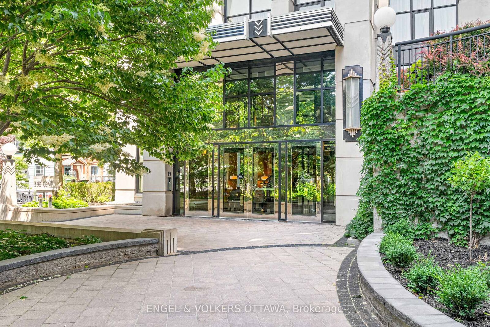 Property Photo:  235 Kent Street 711  ON K2P 1Z9 