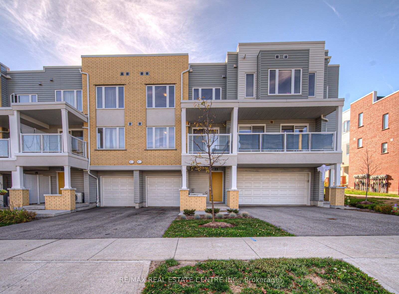 Property Photo:  23 Valencia Avenue 119  ON N2R 0R7 