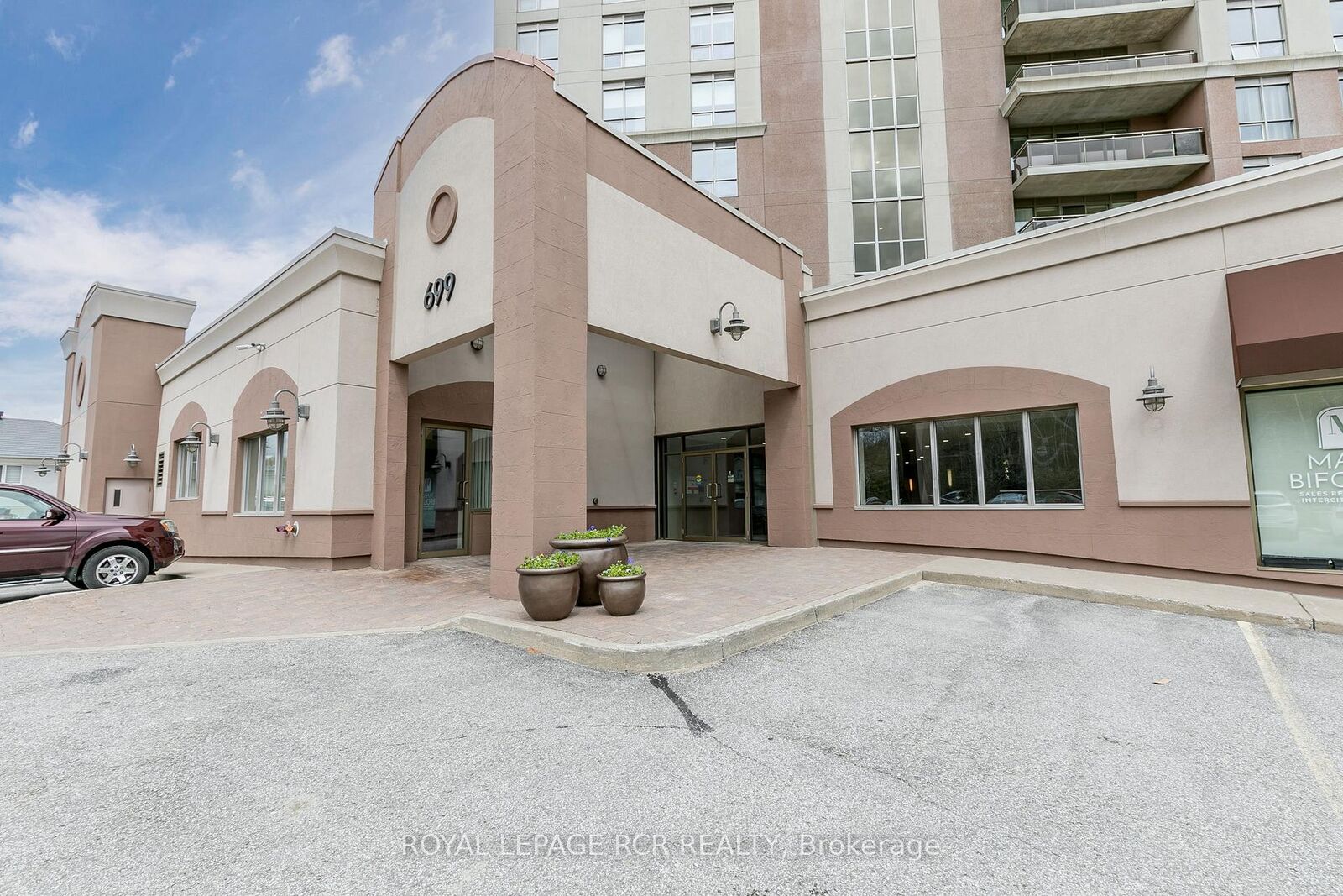 Property Photo:  699 Aberdeen Boulevard 608  ON L4R 5P2 