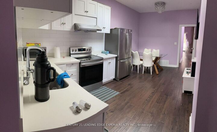 Property Photo:  670 Dundas Street W  ON M5T 1H9 