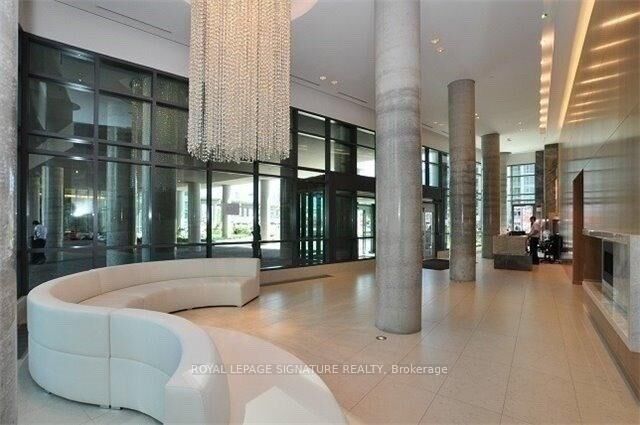 Property Photo:  215 Fort York Boulevard 3709  ON M5V 4A2 