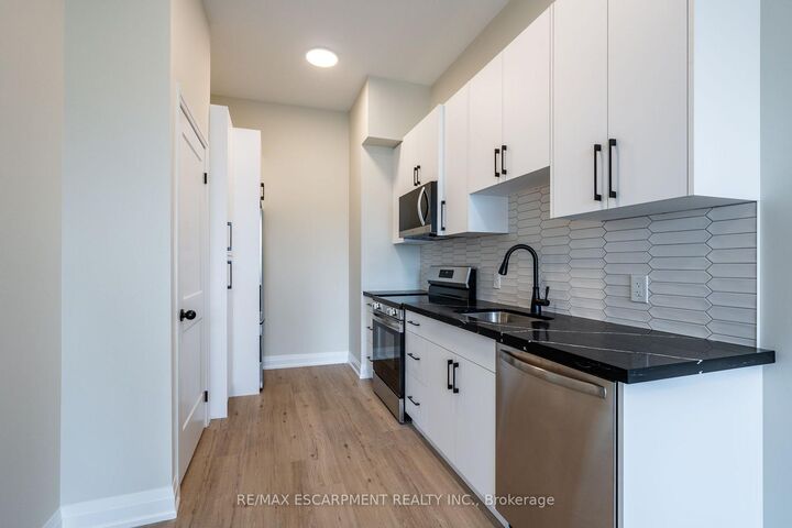 Property Photo:  728 Eleventh Avenue B  ON L8T 2K8 