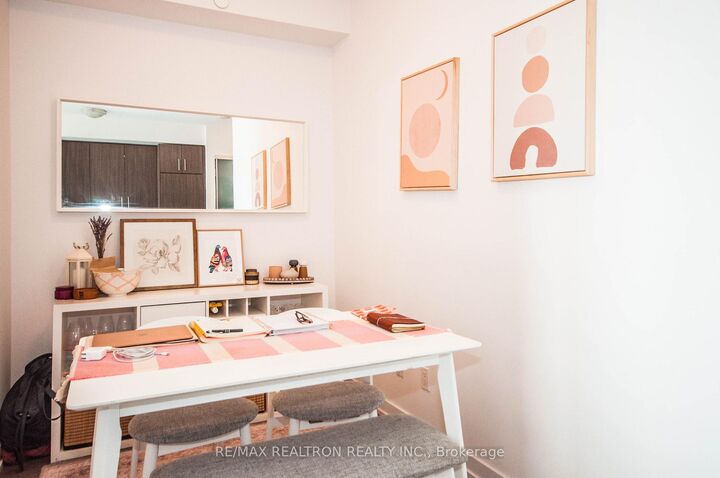 Property Photo:  297 College Street 1211  ON M5T 1S2 