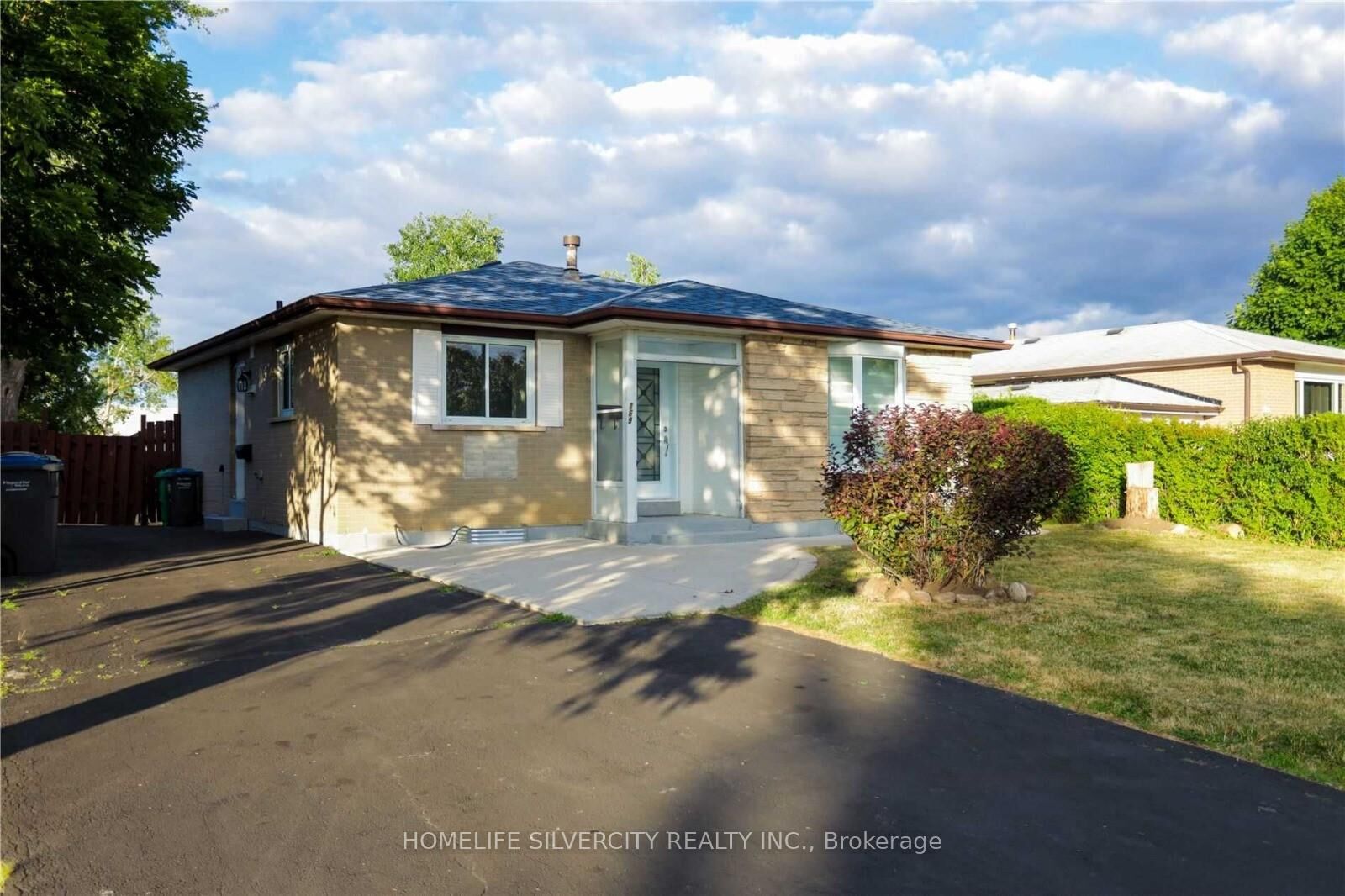 Property Photo:  169 Folkstone Crescent  ON L6T 3M9 