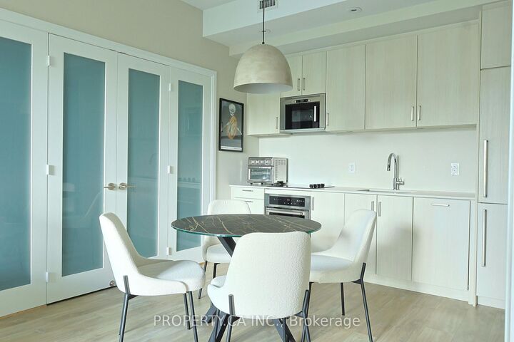 Property Photo:  280 Howland Avenue 424  ON M5R 0C3 