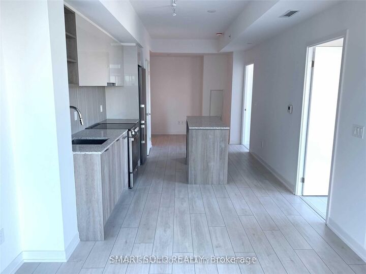 Property Photo:  31 Tippett Road 831  ON M3H 2V1 