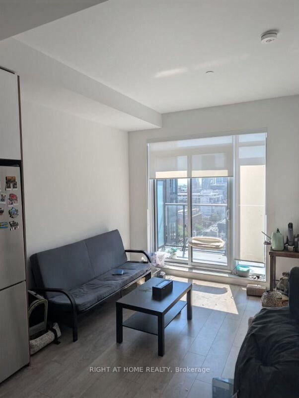 Property Photo: 543 Richmond Street W Lph15 ON M5V 0W9
