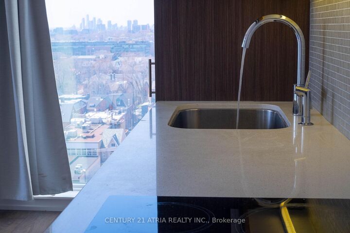 Property Photo:  297 College Street 1209  ON M5T 1S2 