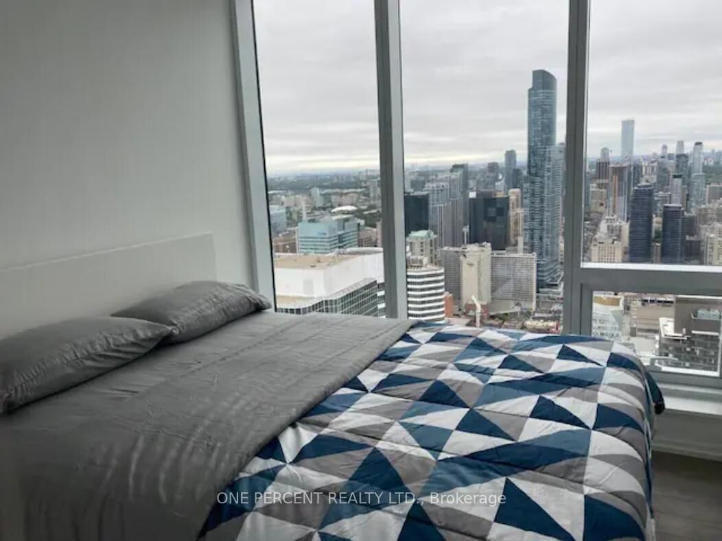 Property Photo:  197 Yonge Street 5502  ON M5B 1M4 